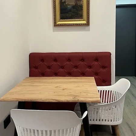 Red Comfort Retreat * Linz