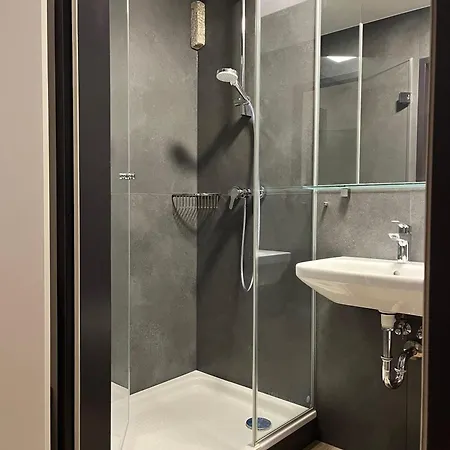 Apartment Red Comfort Retreat